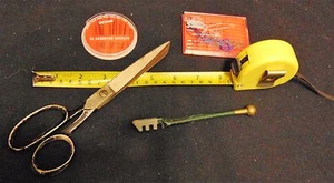 Sawing Kit: Scissors, Needles, Tape-measure, etc. - Picture 1 of 8
