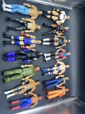 Lote de 14 figuras de acción Jakks / Mattel WWE /WCW. principios/mediados de 2000 Foto 1 de 4