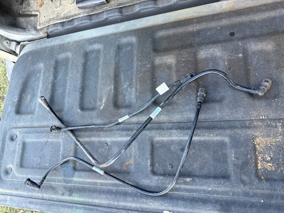 Лот из 2 пластиковых линий выбросов Permblock 2000 - 2005 Chevrolet Impala 25-0141 - Изображение 1 из 4