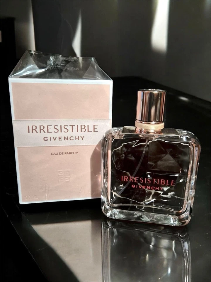 Profumo irresistible Givenchy donna - Eau de Parfum Originale Unisex 80ml - Immagine 1 di 1