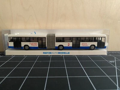 RIETZE 61704 - Airport Transfer Bus - 1:87/H0 — 第 1/4 张图片