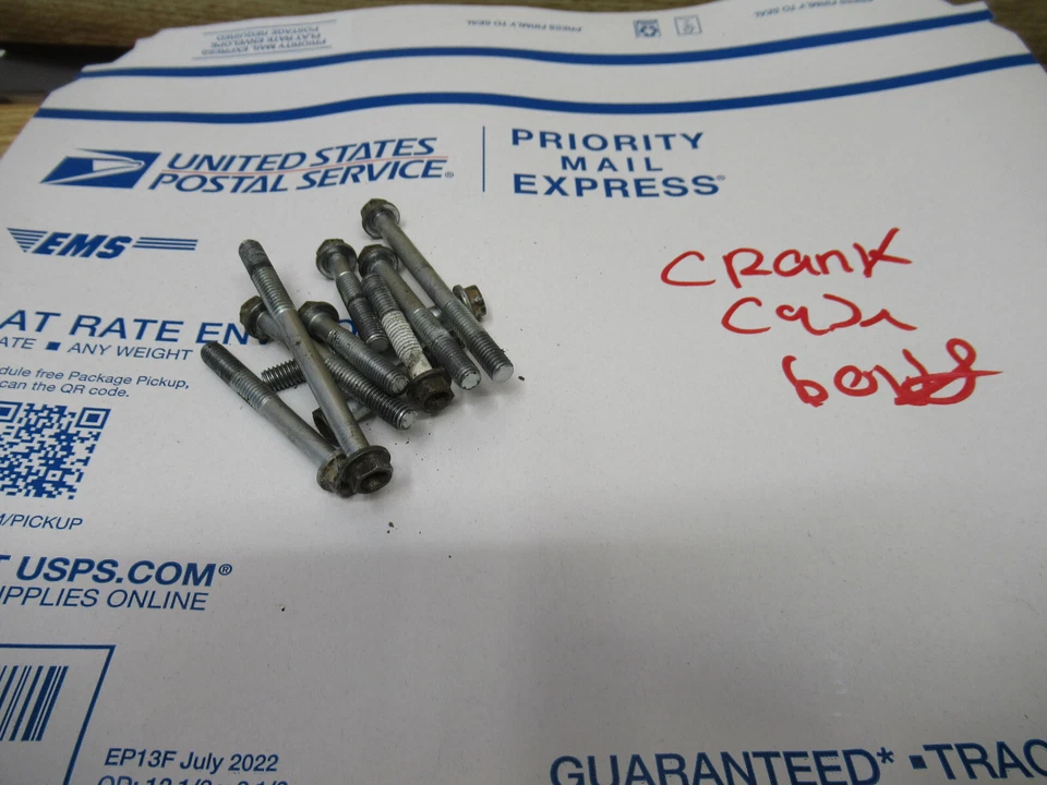 KTM 440 EXC MXC 1995 KTM 440 EXC MXC 1995 CAJA BIELA PERNOS DE MONTAJE Foto 1 de 1