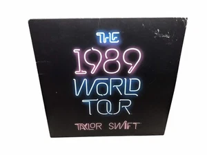 TAYLOR SWIFT MERCH - 1989 WORLD TOUR LITHOGRAPHS - 4 LARGE RECORD SIZE POLAROIDS - Bild 1 von 5