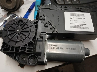 03-10 Motor regulador ventana puerta lado conductor trasero izquierdo Porsche Cayenne 957 OEM Foto 1 de 4