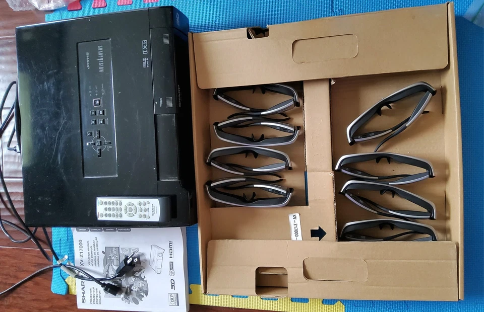 Sharp XV-Z17000 3D Projector – Excellent Condition – Remote + 8 Sharp 3D Glasses - Image 1 of 4