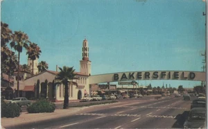 Bakersfield CA Welcome Arch Straßenszene 1966 gestempelte Postkarte - Bild 1 von 2