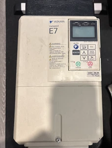 Gebrauchter CIMR-E7U43P7 Yaskawa Varispeed E7 regelbarer AC-Antrieb - Bild 1 von 6
