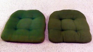 SET OF TWO BAR STOOL RED PILLOWS WITHOUT TIES , SIZE 17,0"x17.0"x2,0" - USED - Picture 1 of 1