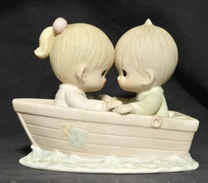 PRECIOUS MOMENTS - FRIENDS NEVER DRIFT APART - FIGURINE - 1985 100250 - Picture 1 of 10
