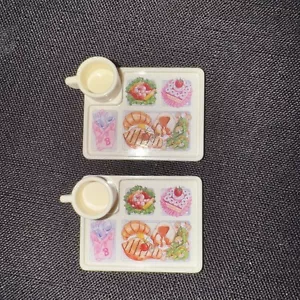 2 Barbie Blue Jet Airplane Replacement Food Meal Trays & Cup Vintage Doll Plane - Picture 1 of 1