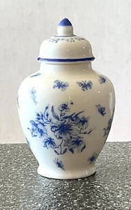Tarro pequeño (3" de alto) estilo oriental azul y blanco con tapa - Imagen 1 de 3