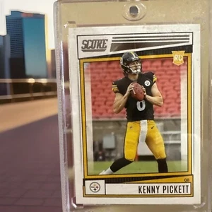 2022 Score - Rookies #301 Kenny Pickett (RC) - Picture 1 of 2