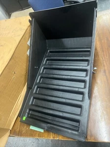 NAVISTAR COVER ASM BATTERY BOX 3578370C92 - Picture 1 of 3