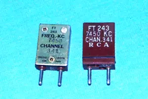 Dwa kryształy radiowe 7450 KC w obudowach FT-243 - Zdjęcie 1 z 3