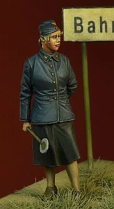 D-Day Miniature 35112 1/35 WWII Reichsbahn Helferin, 1939-45 - Picture 1 of 4