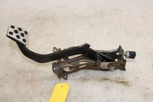 Pedal de freno Toyota MR2 Spyder 2000-2005 OEM GS48 - Imagen 1 de 4