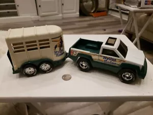Camión de rodeo NYLINT camioneta pick up caballo zapato remolque acero metal juguete verde blanco vaquero - Imagen 1 de 17