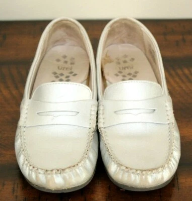 Umi MOCASINES DE CUERO PLATEADO Niñas 1.5 Jóvenes Zapatos de Vestir Planos Foto 1 de 4