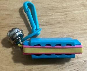 Dije armónica turquesa dije campana de plástico de colección de los años 80 - Imagen 1 de 5
