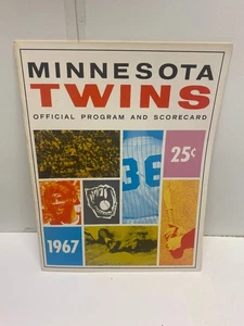 1967 PROGRAM MINNESOTA TWINS - Picture 1 of 1