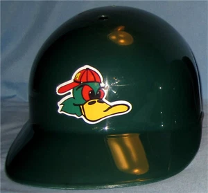 Casco de bateo de plástico tamaño completo de béisbol con logotipo antiguo de Madison Mallards - Imagen 1 de 2