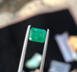 Beautiful Stunning Quality Green Emrald - Picture 1 of 7
