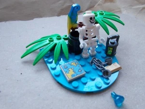 LEGO SKELETON CHAINED TO BEACH PIRATE CAMP GOLD TREASURE MAP PARROT GEM BARREL - Picture 1 of 5
