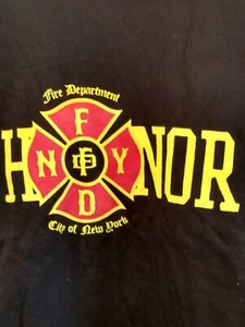 Maglietta Maglietta New York FDNY Vigili del Fuoco Dept Honor - Foto 1 di 2