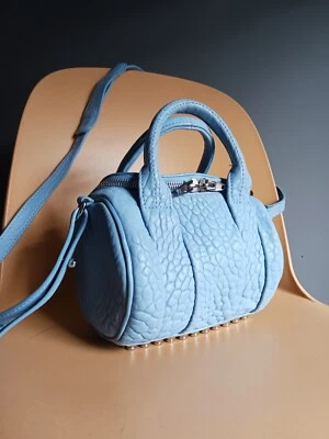 Bolsa Alexander Wang Rockie cravejada de ródio com alça - Azul claro  - Imagem 1 de 4