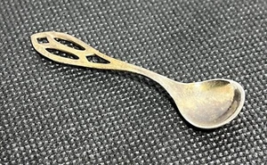 Wallace Sterling Silver Vintage Salt Spoon Ornate Openwork Handle - Picture 1 of 9