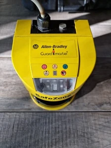 Allen Bradley 442L-SFZNMZ Laser Scanner - Type A - IP65 - 24V - Guard Master - Picture 1 of 5