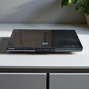 Samsung BD-C5300 Blu-Ray Disc Player Wi-Fi Ready Black In VGC  **No Remote** - Picture 1 of 9