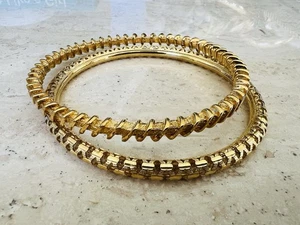 Signed JBK Jaqueline Kennedy Camrose & Kross 2 Gold Tone Bangles Vintage 8 in - Picture 1 of 6