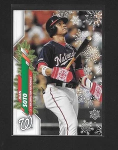 JUAN SOTO 2020 Topps Walmart Urlaub Foto Variation HANDSCHUHE SP HW196 Yankees - Bild 1 von 2