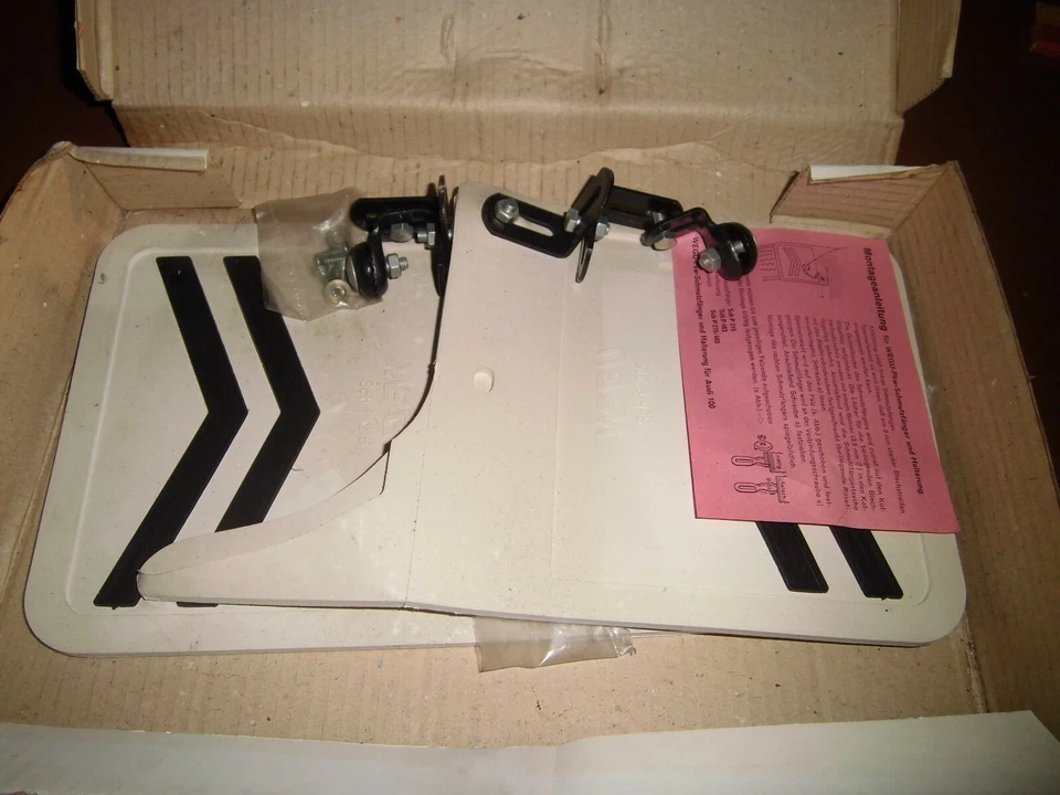 Guardabarros Audi 100 C1 blanco juego guardabarros  Foto 1 de 1