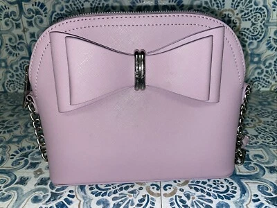 Bandolera Betsey Johnson morada con lazo Foto 1 de 4