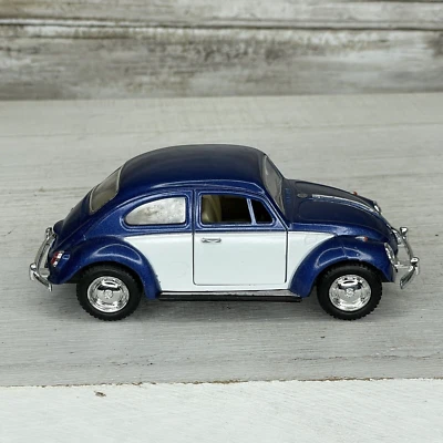 Volkswagen Escarabajo Clásico 1967 Kinsmart Azul y Blanco Dos Tonos Coche Escala 1:32 Foto 1 de 4