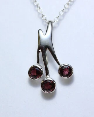 0,9 Carrat Granato Design Rimorchio 925 Collana IN Argento Rosso Bluastro Pietra - Immagine 1 di 4