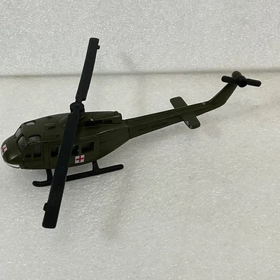 Maisto UH-1 Huey вертолет 5,5 дюйма литая армейская медицинская модель - Изображение 1 из 4