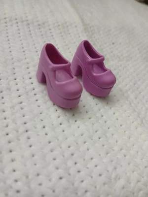 Zapatos de tacón de plataforma Mary Jane púrpura Barbie patrón adolescente vintage Foto 1 de 4