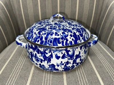 Golden Rabbit Dutch Oven 2.5 Qt Lid Enamelware Swirl Round Porcelain Coated Blue - Image 1 of 4