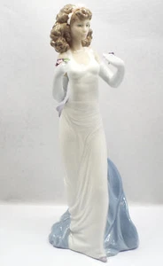 NEW IN BOX LLADRO #6608 "ANTICIPATION" LADY W/FLOWERS LTD ED RETIRED 12.5" TALL - Picture 1 of 3