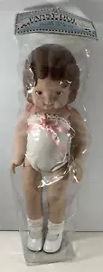 DAISY KINGDOM 18" Pansy Doll Brunette Molded Hair & Eyes Brown 1998 4032-12122 - Picture 1 of 5