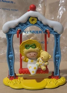 Kenner 1983 Butter Cookie + Pet On Swing - Strawberryland Deluxe Mini Figurenset - Bild 1 von 9