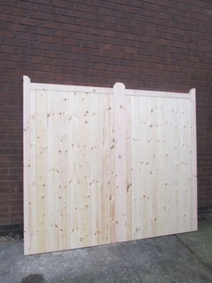 Wooden Driveway Gates Framed, Ledge & Braced 6ft 1800mm Flat Top - Image 1 of 4