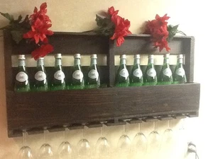Handgefertigtes Weinregal im Used-Look mit Glashalter aufgearbeitet Wandmontage dunkler Ton - Bild 1 von 12