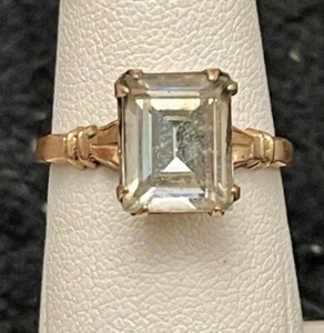 Anello solitario incastonato taglio smeraldo pieno oro 10 kt misura 7,25 vintage - Foto 1 di 8