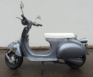 Elektro Roller Retro Vespa Style 4500W Reichweite 130km Vmax 85km/h silber - Bild 1 von 5