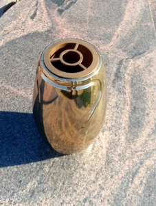 Grosse Grabvase massiv goldfarben Blumenvase Friedhofsvase - Picture 1 of 3