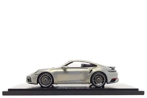 Spark 1:18 Porsche 911 Turbo S (992) in Urban Bamboo Chromaflair (defect) - Picture 1 of 14